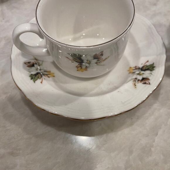 Royal Doulton Hallmark teacups x2 & saucer VTG - Picture 10 of 10